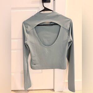 Athleta Small layering top - soft calm green
